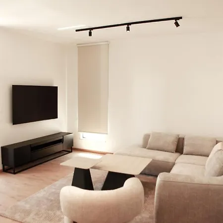 New Modern & Terrace 利马索尔